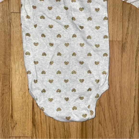 Carters Kids Gold Heart Patterned Onesie Sz 24M - Picture 6 of 7